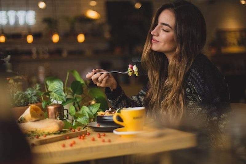 7 Ways to Mindfully Reduce Stress Eating