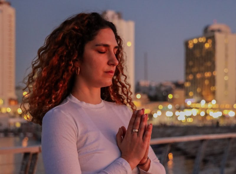 Here's How I Fit Meditation Into My 9-To-5 (And Why You Should, Too)