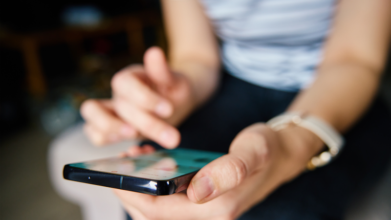 Why Social Media Can’t Replace a Real Therapist