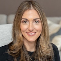 Dr. Elise  Munoz